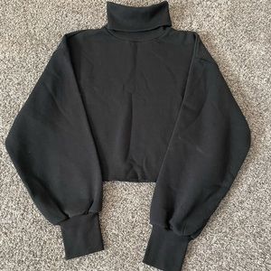 Black cropped turtleneck sweatshirt